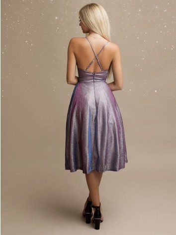 Krátke fialové trblietavé spoločenské šaty
