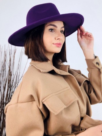 Dámsky fialový elegantný klobúk