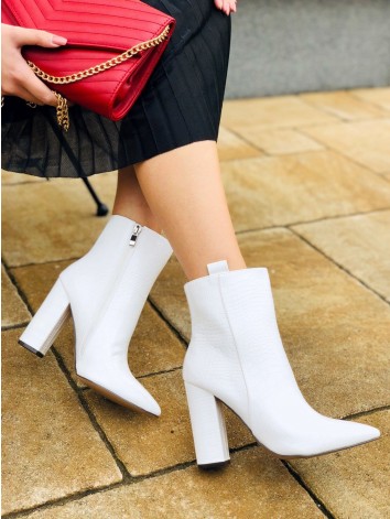 Biele členkové čižmy s hadím vzorom