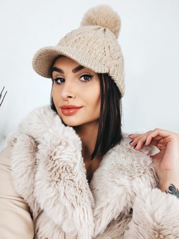 Dámska béžová zimná čiapka so šiltom a brmbolcom