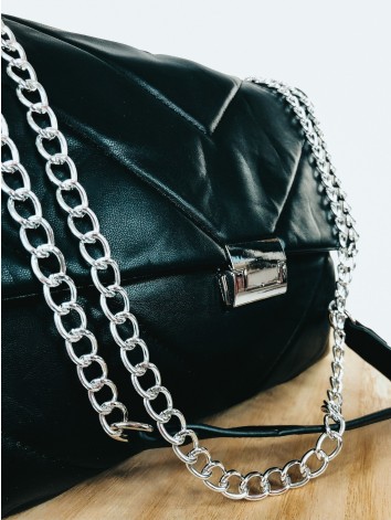 Dámska čierna kabelka so striebornou reťazou Zaja