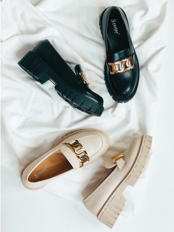 Dámske béžové mokasíny so zlatou reťazou