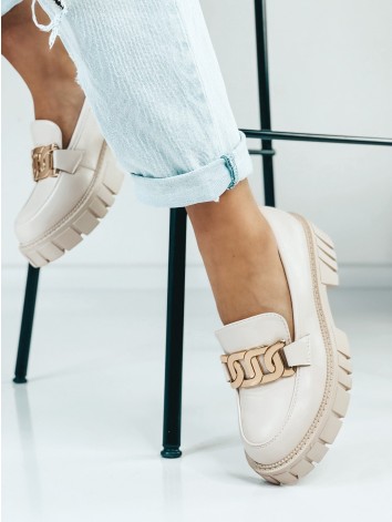 Dámske béžové mokasíny so zlatou reťazou