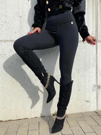 Dámske elastické čierne legíny s push up efektom