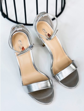 Dámske elegantné strieborné sandále
