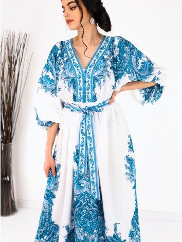 Dámske dlhé vzorované šaty s gombíkmi a opaskom - modrá