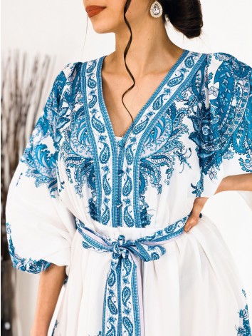 Dámske dlhé vzorované šaty s gombíkmi a opaskom - modrá