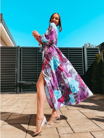 Dámske dlhé mramorové šaty s opaskom a razporkom