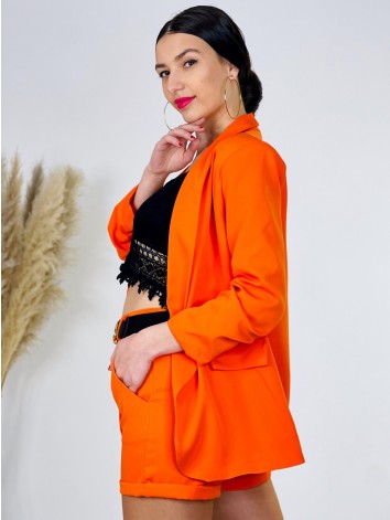 Elegantný dámsky kraťasový kostým s opaskom - oranžový