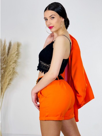 Elegantný dámsky kraťasový kostým s opaskom - oranžový