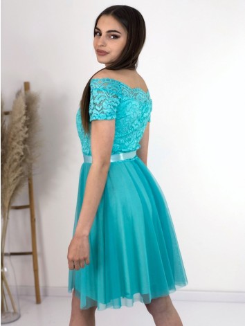 Dámske čipkované spoločenské šaty s opaskom na ramená - tyrkysové