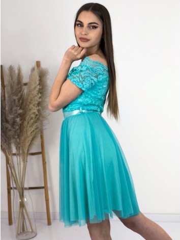 Dámske čipkované spoločenské šaty s opaskom na ramená - tyrkysové