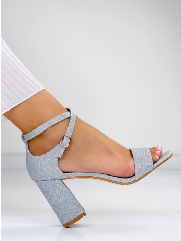 Dámske trblietavé elegantné sandále  - strieborné