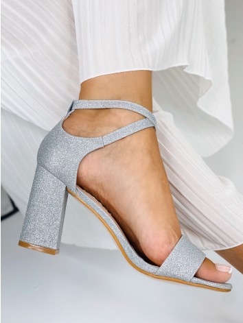 Dámske trblietavé elegantné sandále  - strieborné