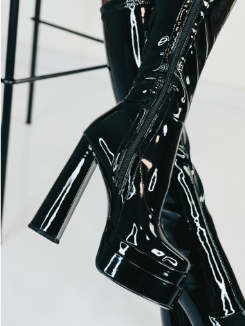 Dámske čierne latexové čižmy na hrubom opätku a platforme