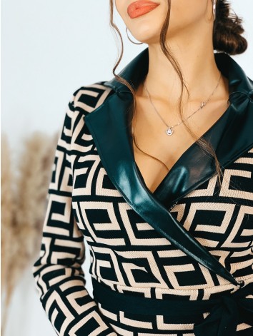 Dámske pletené šaty s koženkou a opaskom -hnedé