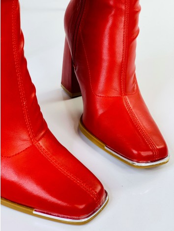 Dámske červené kožené čižmy pod kolená