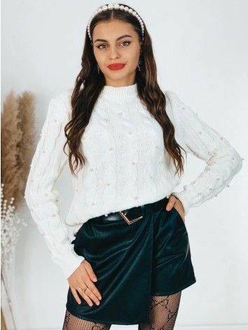 Dámsky pletený biely rolákový sveter s ozdobnými perlami