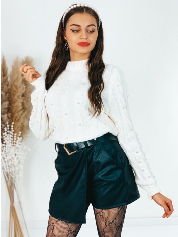 Dámsky pletený biely rolákový sveter s ozdobnými perlami