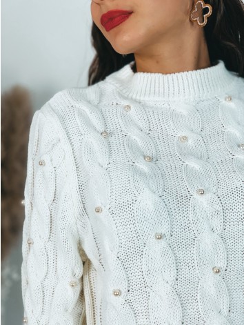 Dámsky pletený biely rolákový sveter s ozdobnými perlami