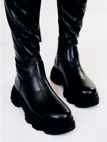 Dámske vysoké koženkové čižmy na nízkej platforme - čierne