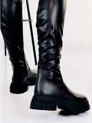 Dámske vysoké koženkové čižmy na nízkej platforme - čierne