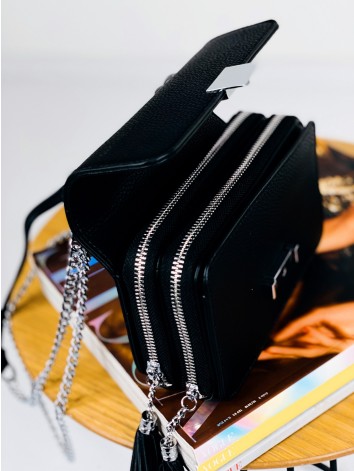 Dámska malá kabelka so strapcami a remienkom - čierna