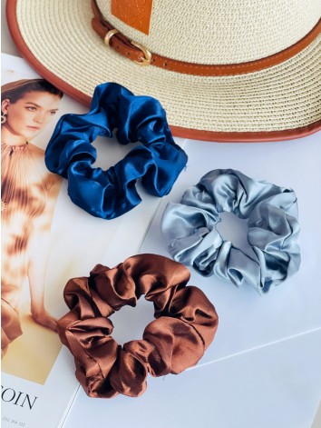 Scrunchie saténová gumička do vlasov - čierna