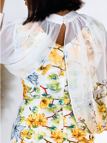 Dámske spoločenské šaty s kvetovanou potlačou pre moletky a prehozom