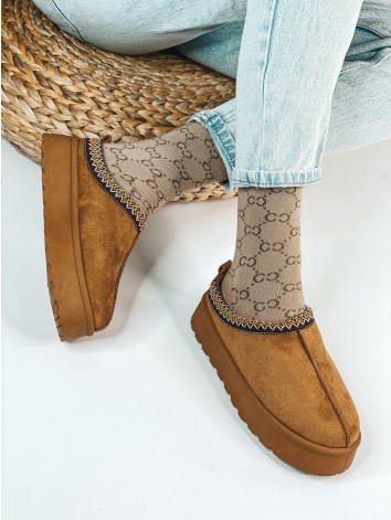 Dámske zateplené nízke čižmy na platforme - hnedé