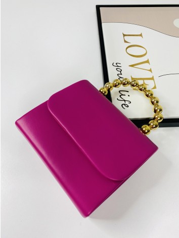 Dámska cyklamenová spoločenská kabelka s korálkovou rúčkou