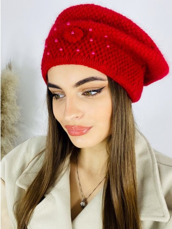 Dámska červená zateplená baretka s perlami