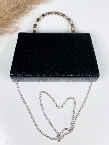 Čierna spoločenská kabelka s ozdobnými kamienkami a remienkom