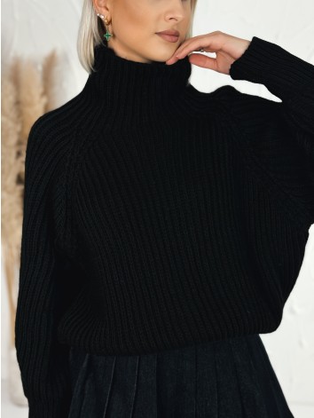 Čierny dámsky hrubý rolákový sveter v oversize strihu