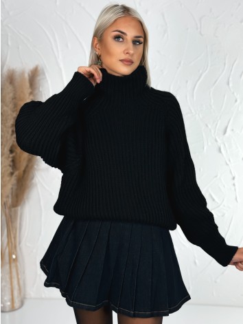 Čierny dámsky hrubý rolákový sveter v oversize strihu
