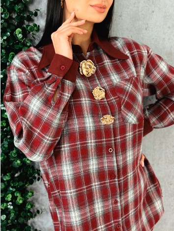 Dámska bordová flanelová košeľa s ozdobnými zlatými gombíkmi