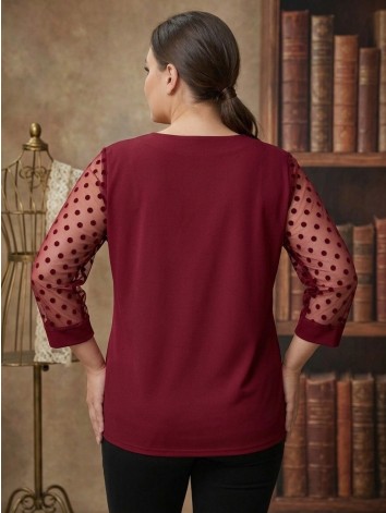 Dámska bordová blúzka s bodkovanými rukávmi pre moletky