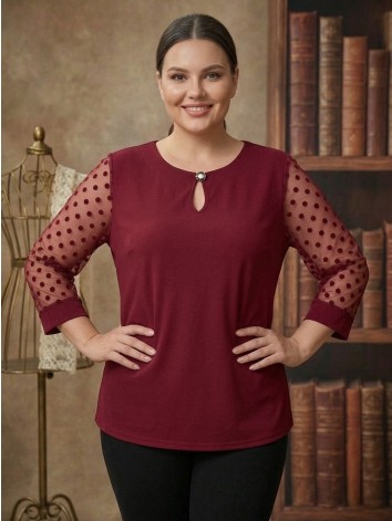 Dámska bordová blúzka s bodkovanými rukávmi pre moletky