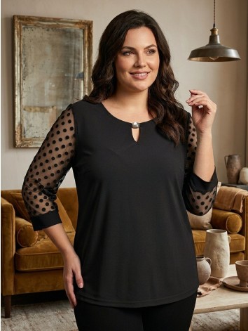 Dámska čierna blúzka s bodkovanými rukávmi pre moletky