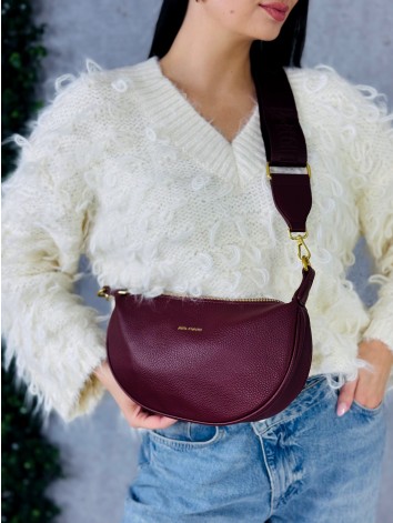 Dámska crossbody kabelka s nastaviteľným popruhom - bordová