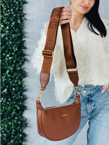 Dámska crossbody kabelka s nastaviteľným popruhom - hnedá