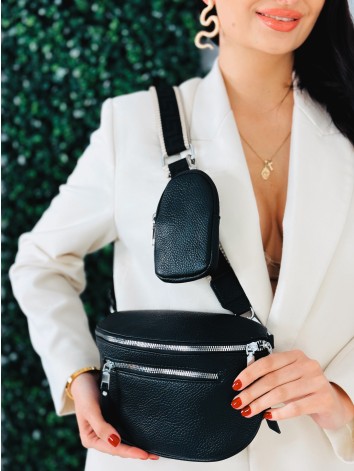 Dámska crossbody ľadvinka - čierna so strieborným zipsom