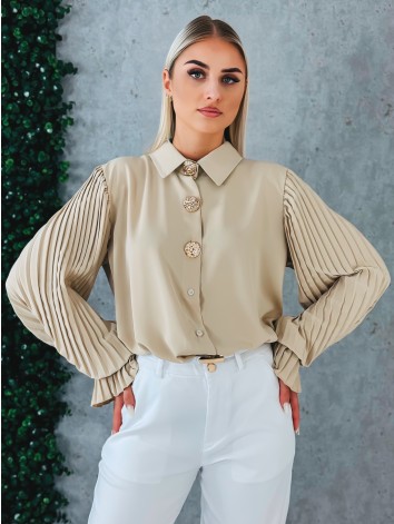 Dámska elegantná béžová blúzka s plisovanými rukávmi a zlatými gombíkmi