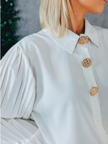 Dámska elegantná biela blúzka s plisovanými rukávmi a zlatými gombíkmi
