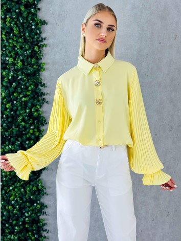 Dámska elegantná žltá blúzka s plisovanými rukávmi a zlatými gombíkmi