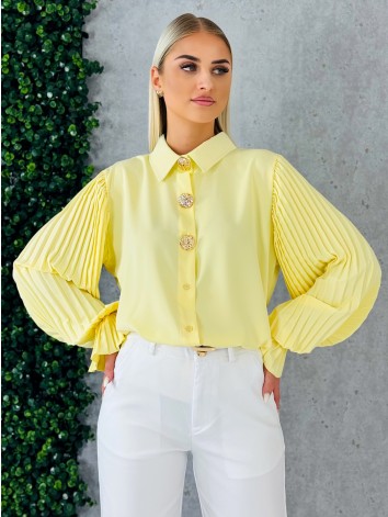 Dámska elegantná žltá blúzka s plisovanými rukávmi a zlatými gombíkmi