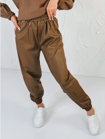 Dámska hnedá exkluzívna koženková súprava s našitými vreckami