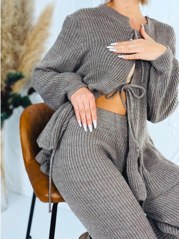 Dámska hnedá pletená súprava nohavice + svetrík s viazaním