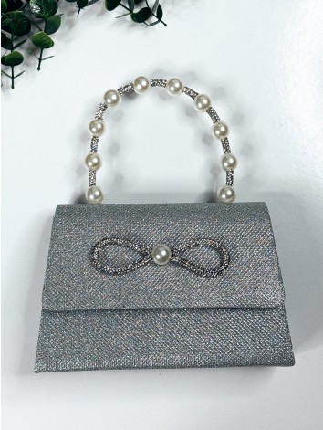Dámska strieborná spoločenská kabelka s perlami a mašľou
