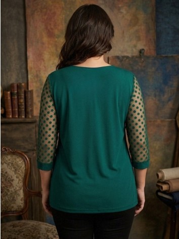 Dámska zelená blúzka s bodkovanými rukávmi pre moletky